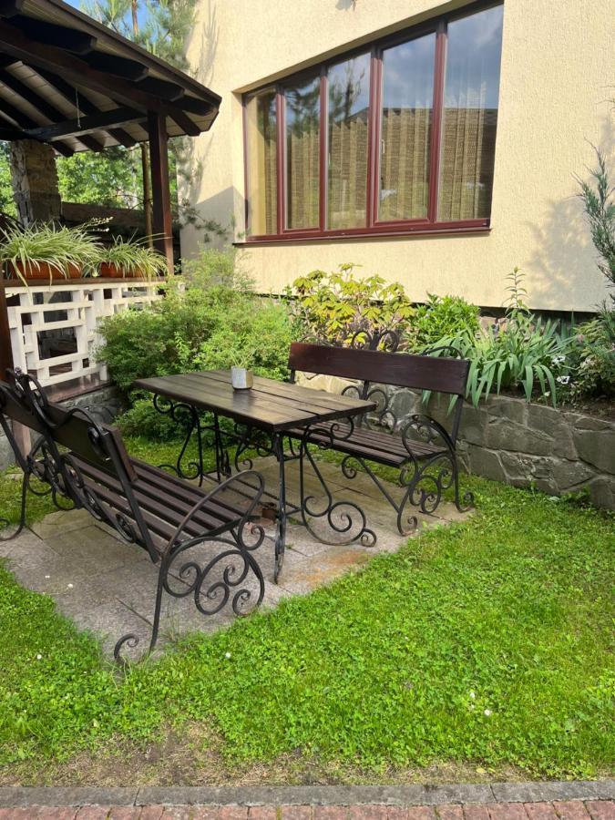 Central Courtyard Slavske Exterior foto